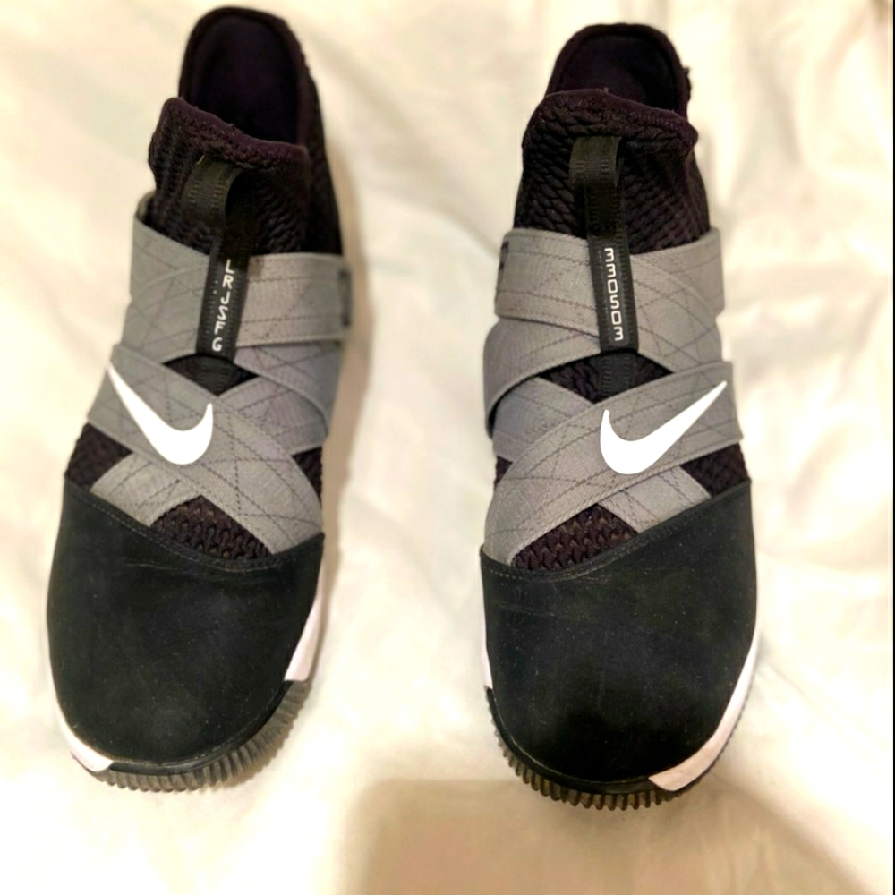 Nike ( LBJ )